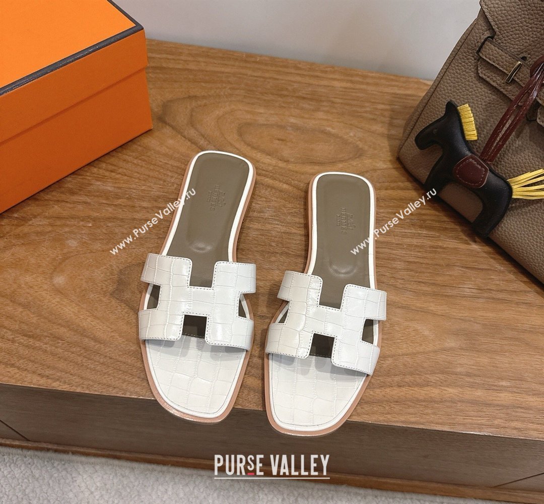 Hermes Oran Classic Flat Slides Sandal in Crocodile Embossed Leather White 15 2026 0304 (XC-260304065)