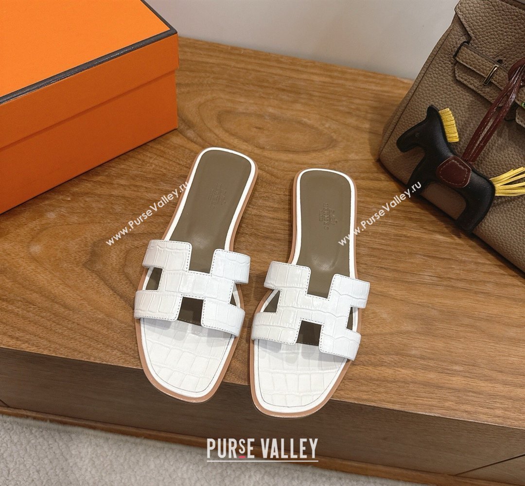 Hermes Oran Classic Flat Slides Sandal in Crocodile Embossed Leather White 21 2026 0304 (XC-260304071)