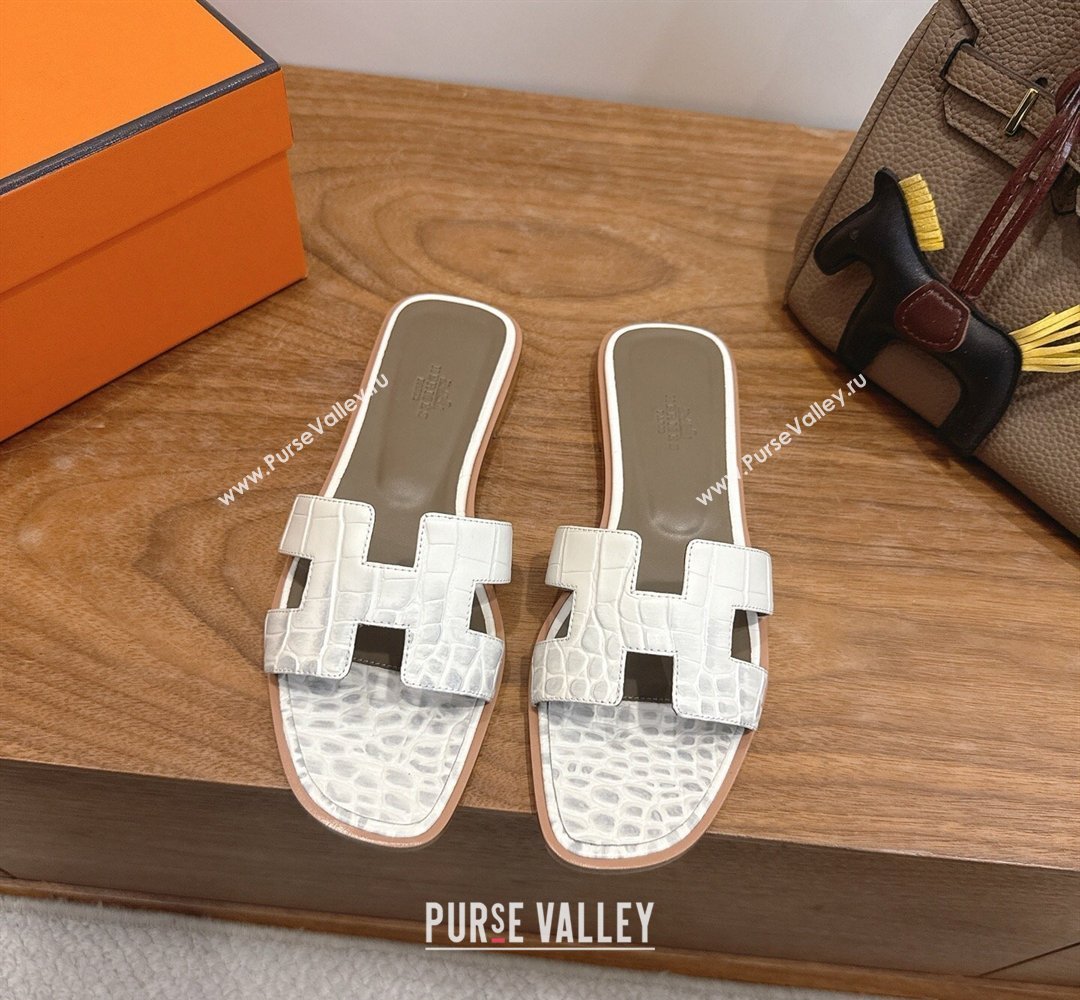 Hermes Oran Classic Flat Slides Sandal in Crocodile Embossed Leather White/Grey 2026 0304 (XC-260304074)