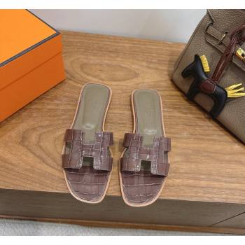 Hermes Oran Classic Flat Slides Sandal in Crocodile Embossed Leather Chocolate 2026 0304 (XC-260304078)