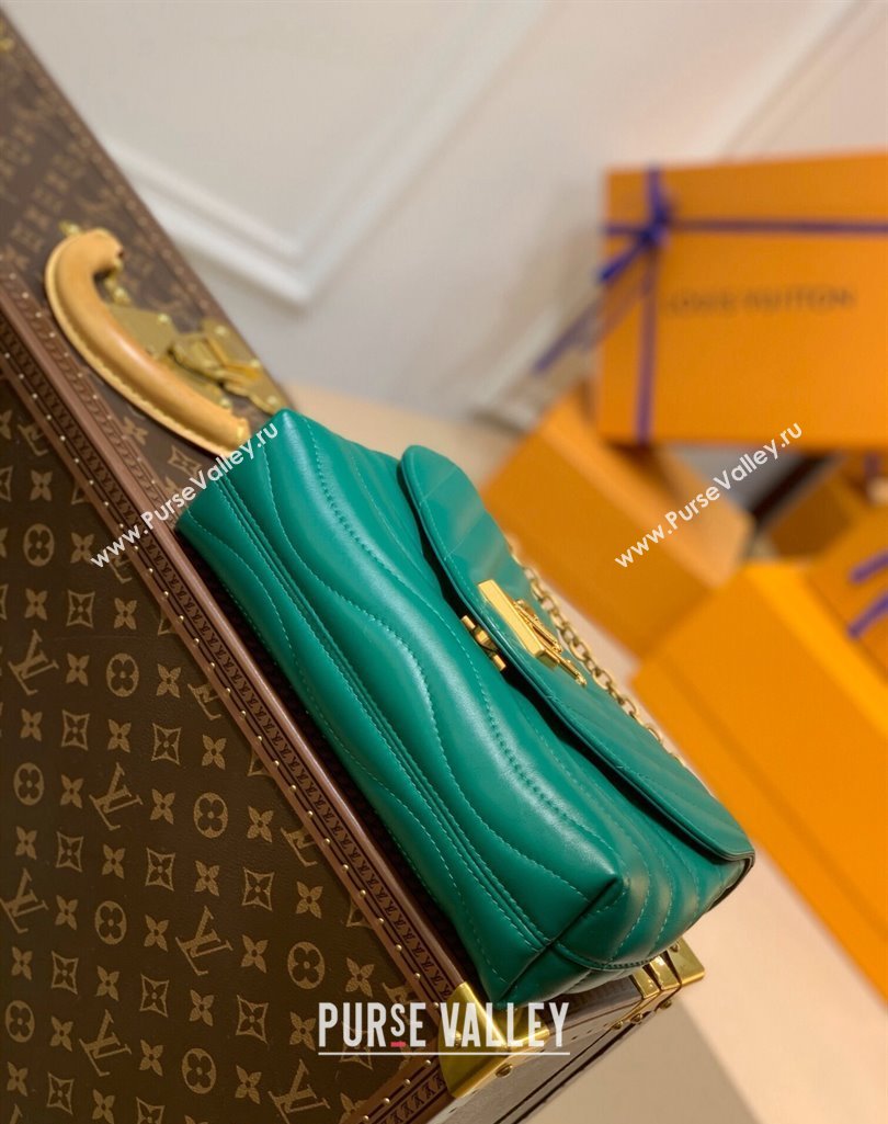 Louis Vuitton LV New Wave Chain Bag in Smooth Leather M58554 Green 2025 (KI-250212036)