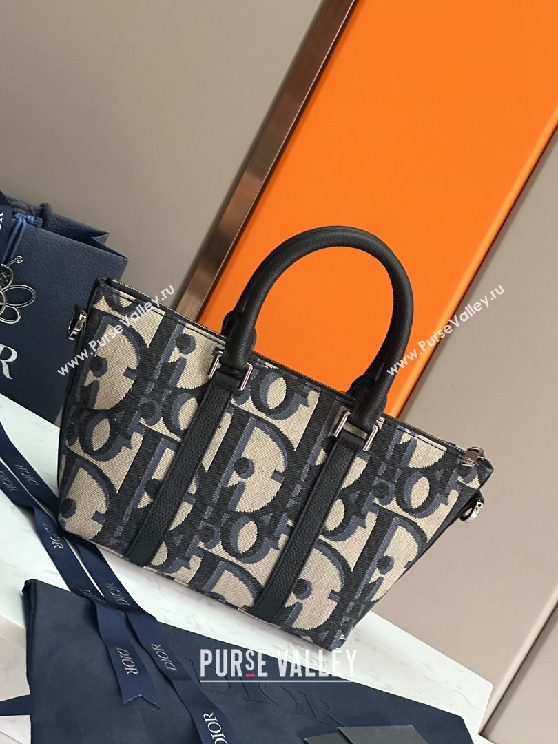 Dior Weekender 25 Bag in Beige and Black Maxi Dior Oblique Jacquard 2024 (DMZ-24020234)