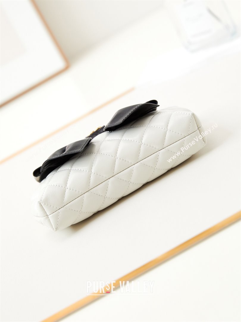 Chanel Bowknot Clutch with Chain in Crumpled Lambskin AP4027 White/Black 2024 (YEZI-24072421)