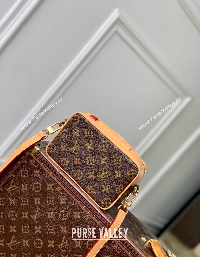 Louis Vuitton Mens Baladeur Wearable Wallet Mini Bag in Monogram Canvas M14062 2025 (KI-250811002)