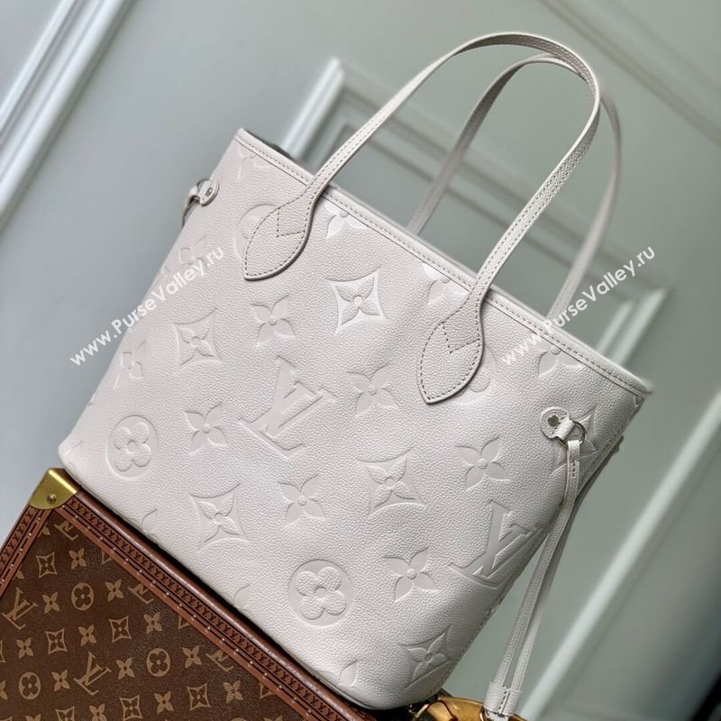 Louis Vuitton Neverfull MM Bag in Grained Cowhide Leather M13578 Light Grey 2025 (KI-250811010)