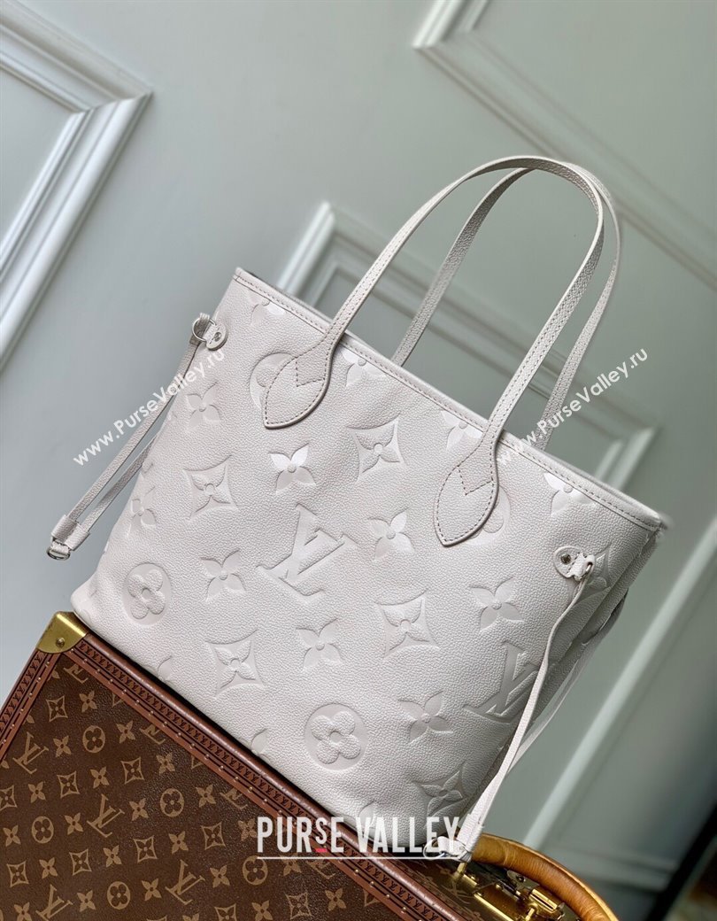 Louis Vuitton Neverfull MM Bag in Grained Cowhide Leather M13578 Light Grey 2025 (KI-250811010)