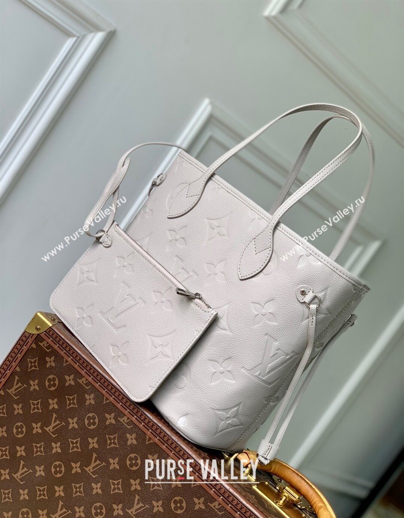 Louis Vuitton Neverfull MM Bag in Grained Cowhide Leather M13578 Light Grey 2025 (KI-250811010)