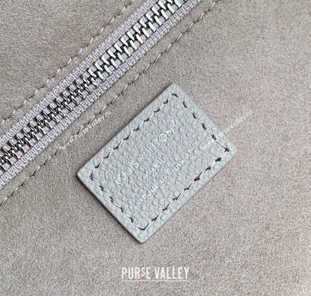 Louis Vuitton Neverfull MM Bag in Grained Cowhide Leather M13578 Light Grey 2025 (KI-250811010)