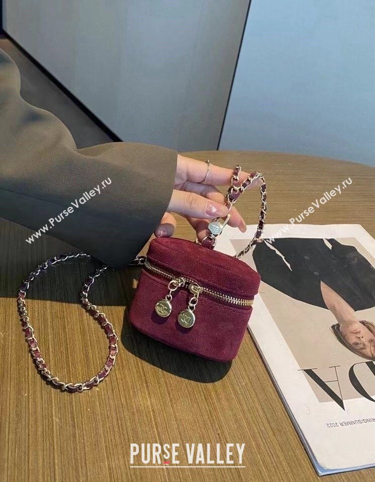 Chanel AirPods Case in Suede Dark Purple 2025 0618 (99-250618010)