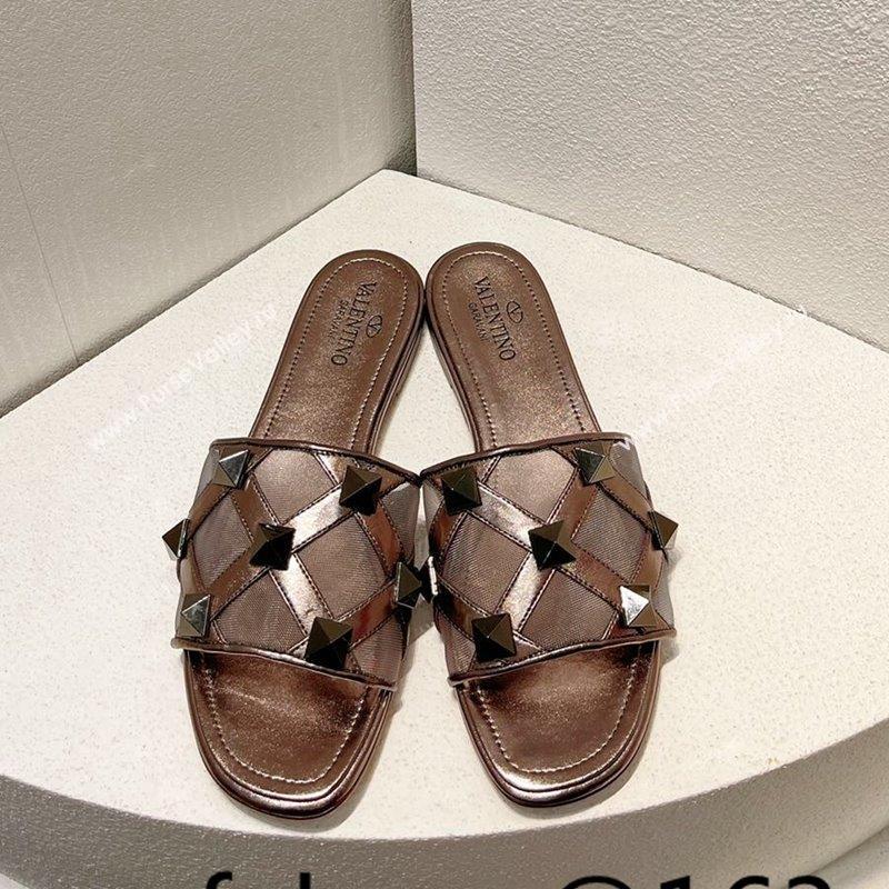 Valentino Roman Stud Flat Slide Sandals in Leather-Quilted Mesh Metallic Grey 2023 VT102703 (MD-231027065)