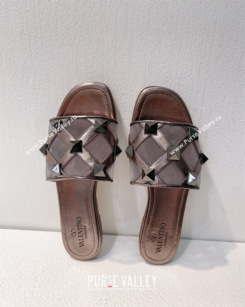 Valentino Roman Stud Flat Slide Sandals in Leather-Quilted Mesh Metallic Grey 2023 VT102703 (MD-231027065)