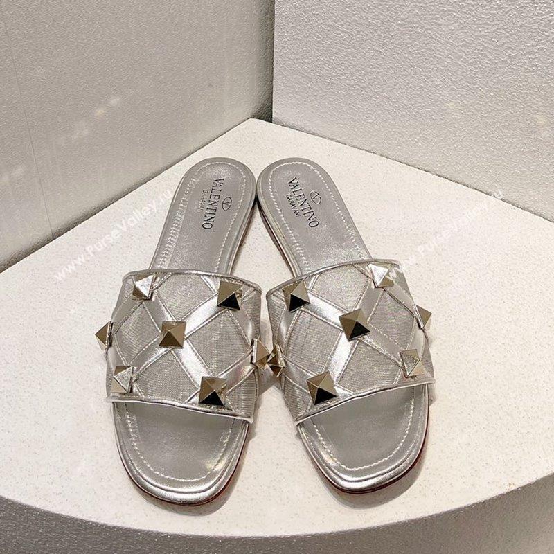 Valentino Roman Stud Flat Slide Sandals in Leather-Quilted Mesh Silver 2023 VT102703 (MD-231027066)