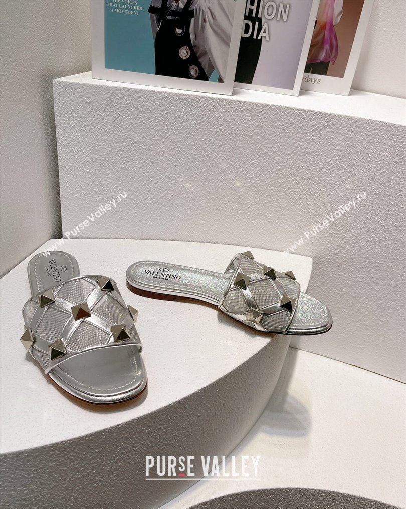 Valentino Roman Stud Flat Slide Sandals in Leather-Quilted Mesh Silver 2023 VT102703 (MD-231027066)