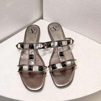 Valentino Roman Stud Flat Slide Sandals in Leather and PVC Metallic Grye 2023 VT102704 (MD-231027100)