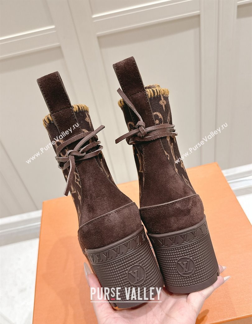 Louis Vuitton Laureate Platform Desert Platform Ankle Boot in Monogram Wool and Suede Brown 2024 1ADCGP (MD-241224040)