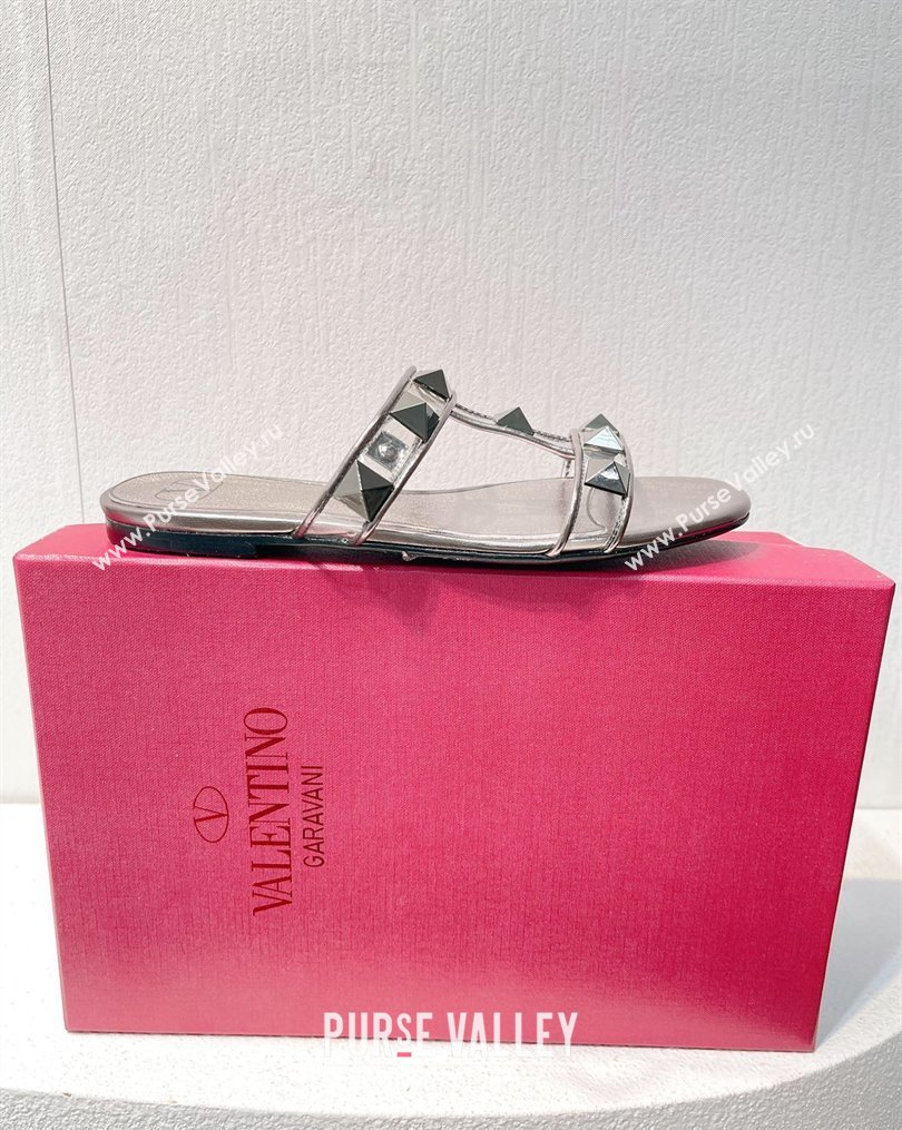 Valentino Roman Stud Flat Slide Sandals in Leather and PVC Metallic Grye 2023 VT102704 (MD-231027100)