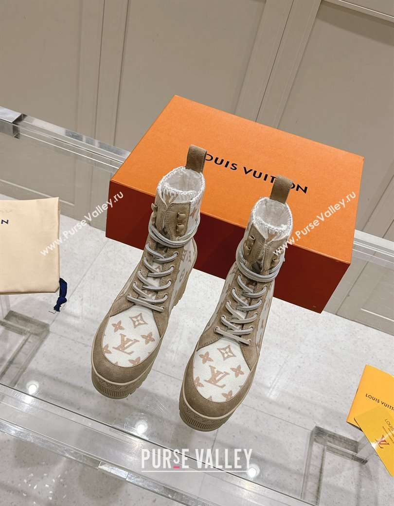 Louis Vuitton Laureate Platform Desert Platform Ankle Boot in Monogram Wool and Suede Beige 2024 1ADCGP (MD-241224042)