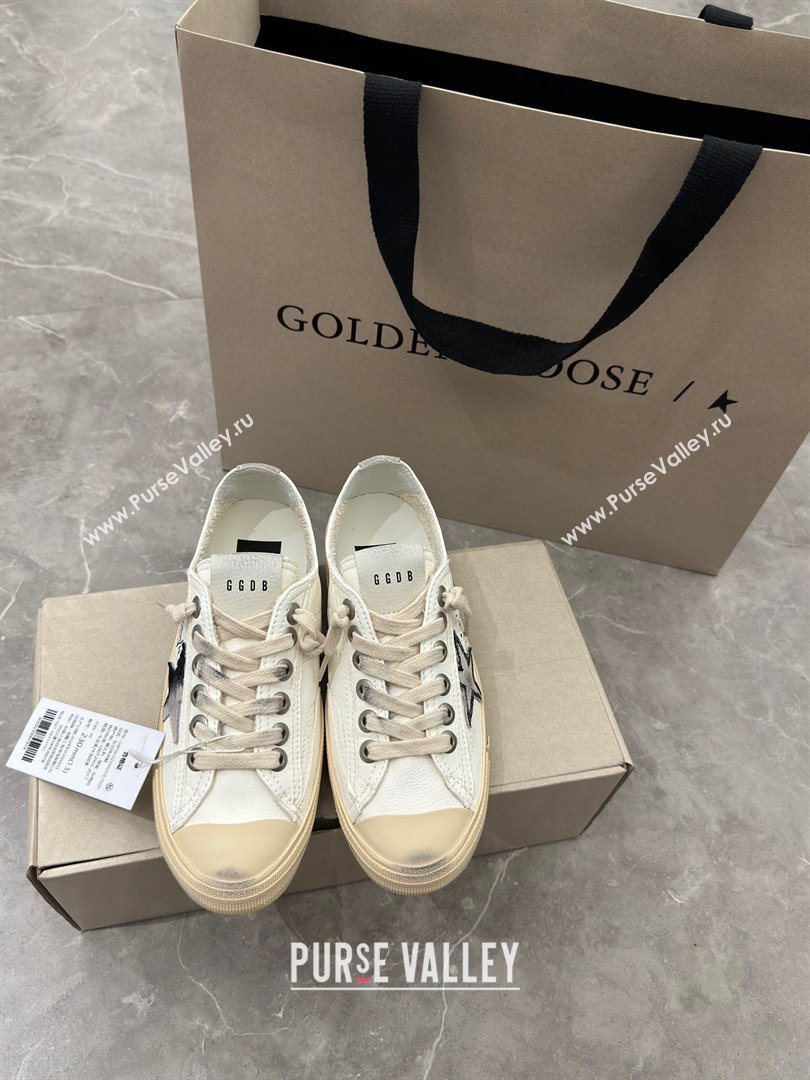 Golden Goose V-Star Sneakers in Leather with Signature White/Black 2024 0702 (13-240702116)