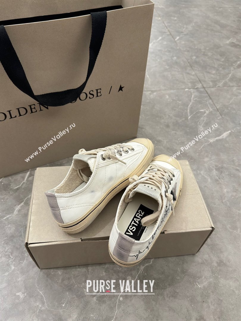 Golden Goose V-Star Sneakers in Leather with Signature White/Black 2024 0702 (13-240702116)