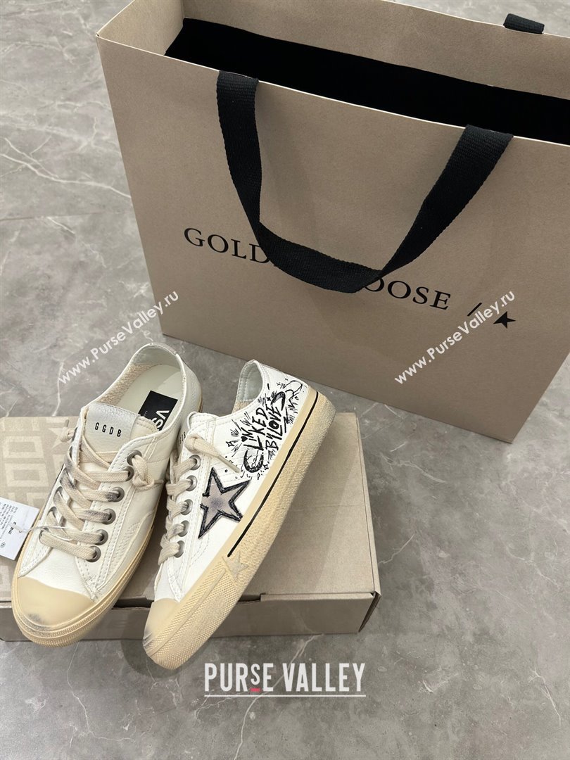 Golden Goose V-Star Sneakers in Leather with Signature White/Black 2024 0702 (13-240702116)