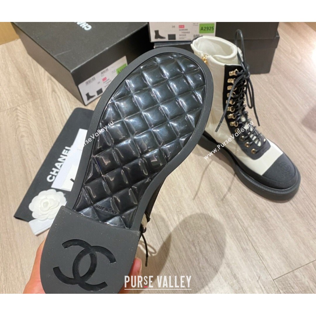 Chanel Shiny Leather and Grosgrain Laced Short Boots White/Black 2021 (KL-21081401)