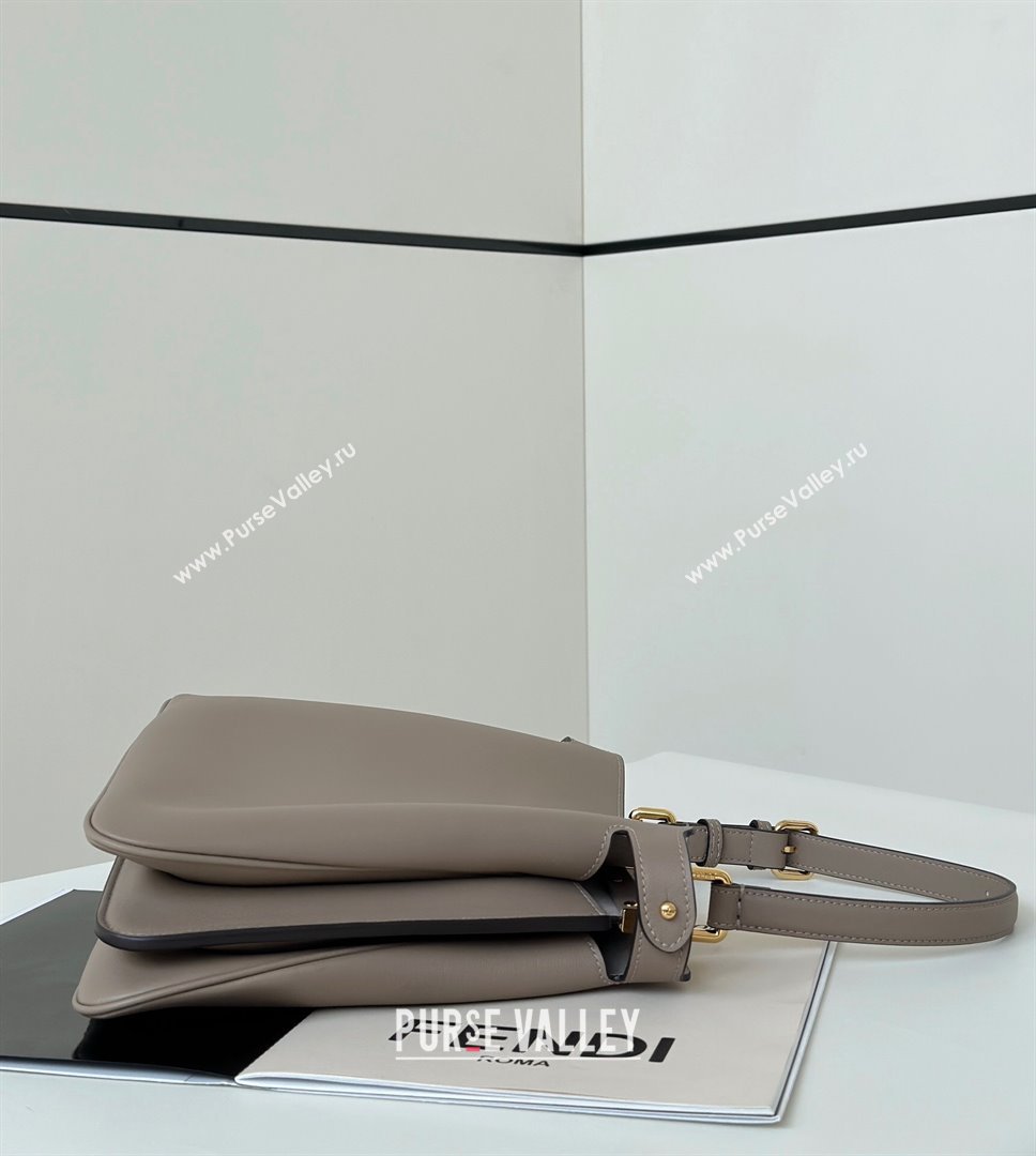 Fendi Peekaboo Soft Medium Bag in Cappuccino-coloured Leather Bag 80172 Dove Grey 2024 Top (CL-24102923)