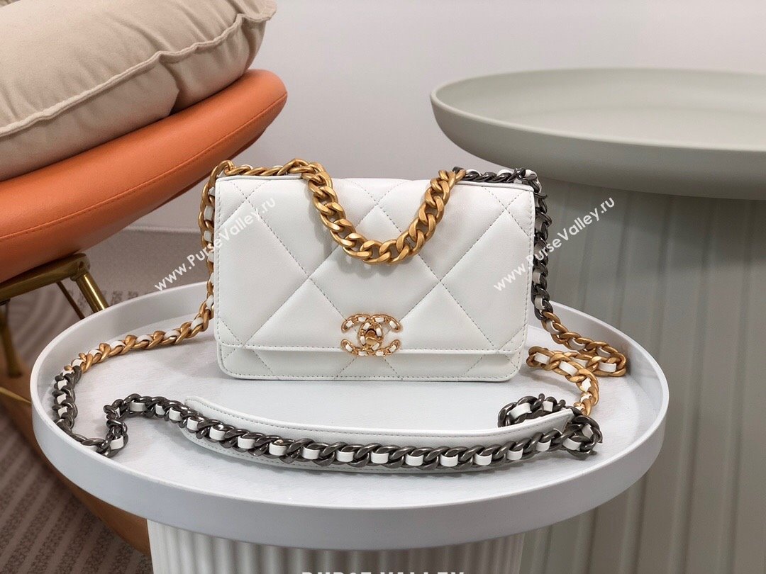 Chanel 19 Wallet On Chain WOC Bag in Lambskin AP3267 White/Gold 2024 (SM-24060403)