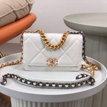 Chanel 19 Wallet On Chain WOC Bag in Lambskin AP3267 White/Gold 2024 (SM-24060403)