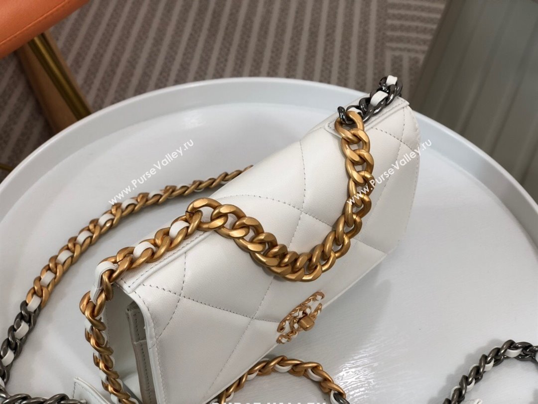 Chanel 19 Wallet On Chain WOC Bag in Lambskin AP3267 White/Gold 2024 (SM-24060403)