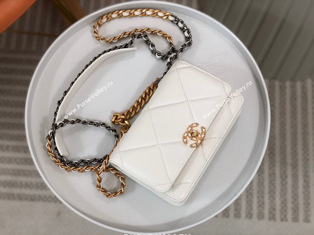 Chanel 19 Wallet On Chain WOC Bag in Lambskin AP3267 White/Gold 2024 (SM-24060403)