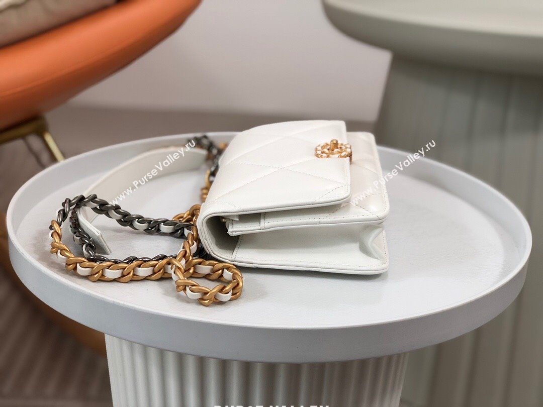 Chanel 19 Wallet On Chain WOC Bag in Lambskin AP3267 White/Gold 2024 (SM-24060403)