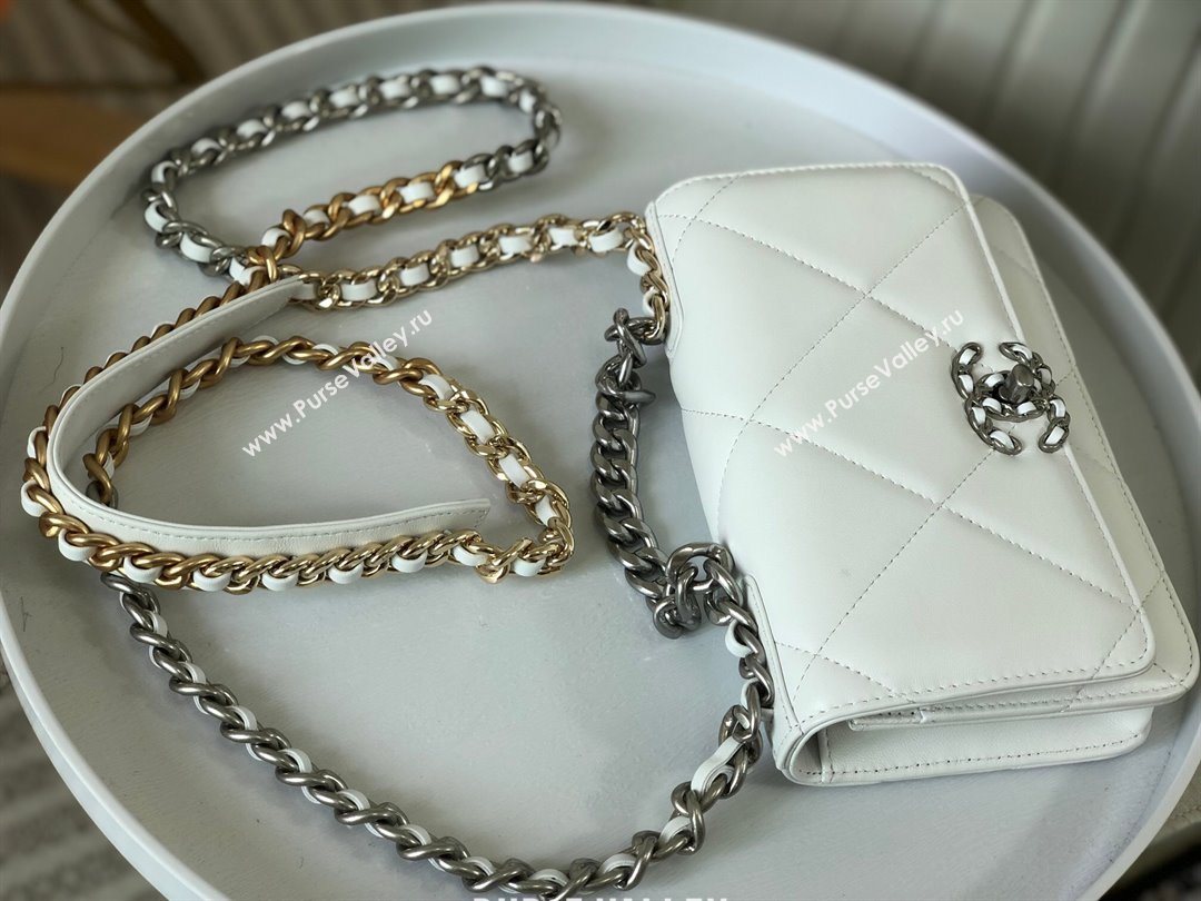 Chanel 19 Wallet On Chain WOC Bag in Lambskin AP3267 White/Silver 2024 (SM-24060404)