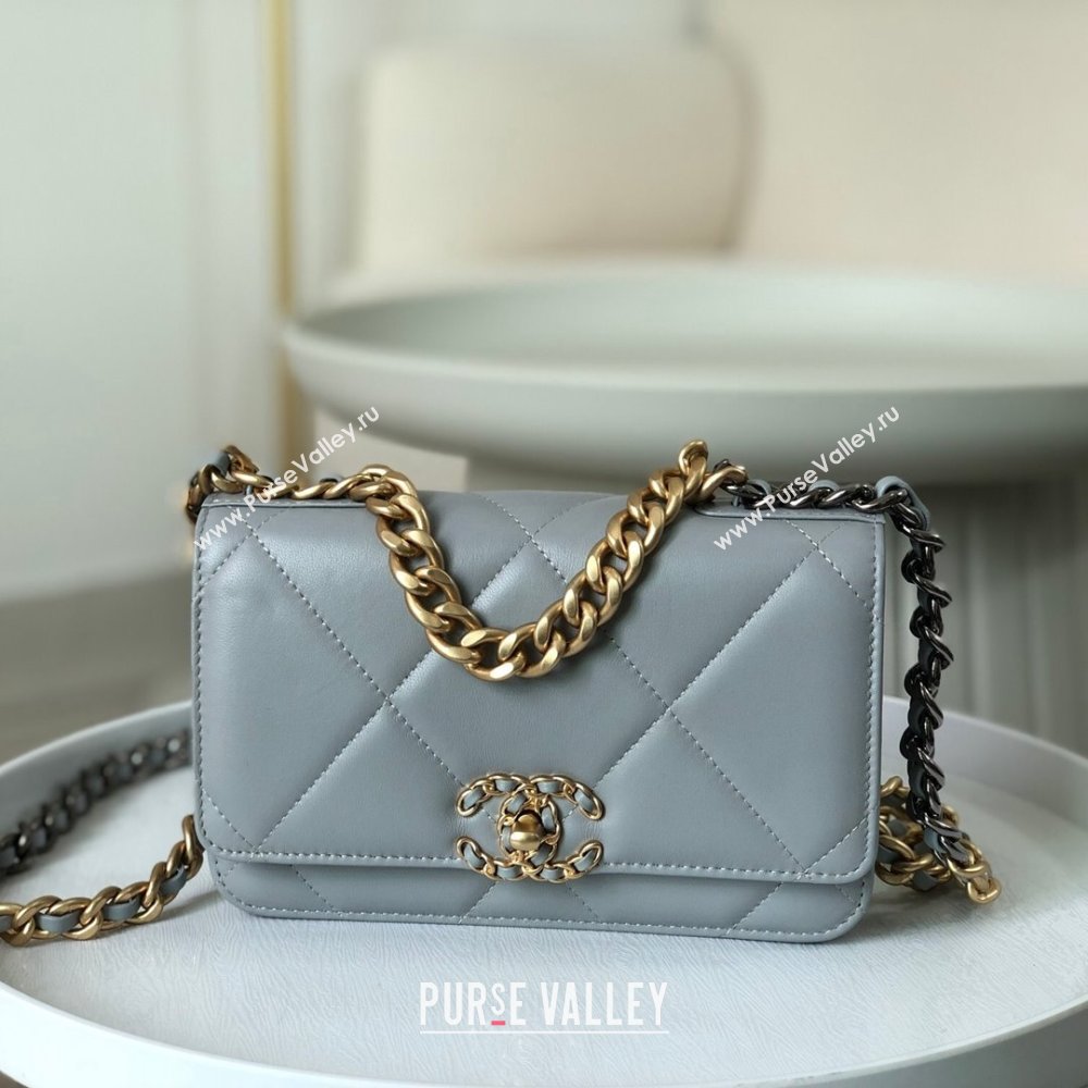 Chanel 19 Wallet On Chain WOC Bag in Lambskin AP3267 Grey/Gold 2024 (SM-24060405)