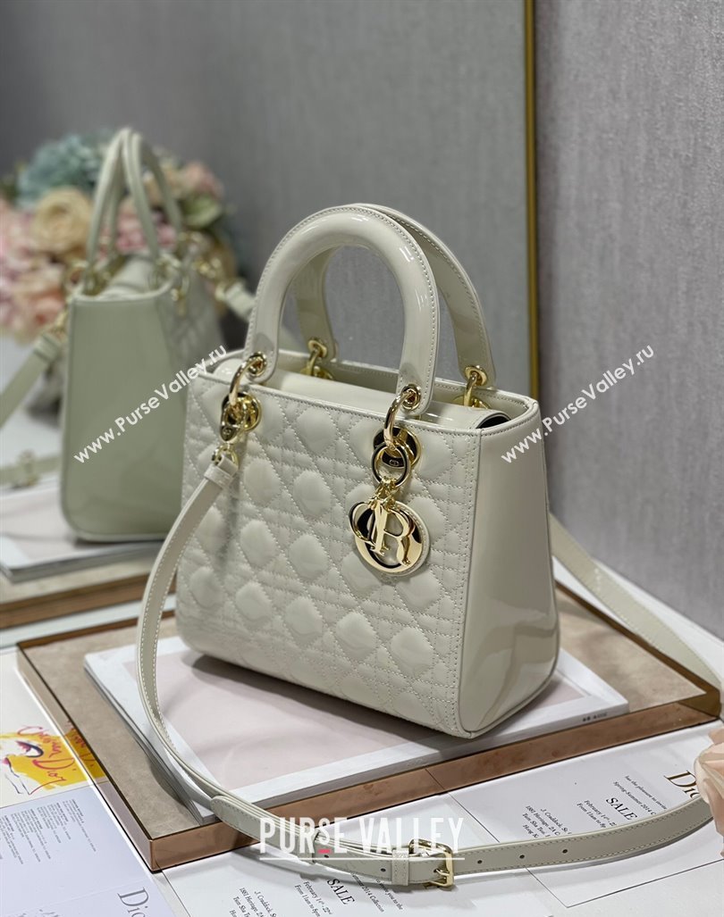 Dior Medium Lady Dior Bag in Cannage Patent Leather 44532 White/Gold 2024 (DMZ-24041626)