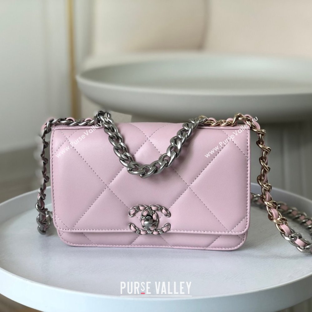 Chanel 19 Wallet On Chain WOC Bag in Lambskin AP3267 Pink/Silver 2024 (SM-24060408)