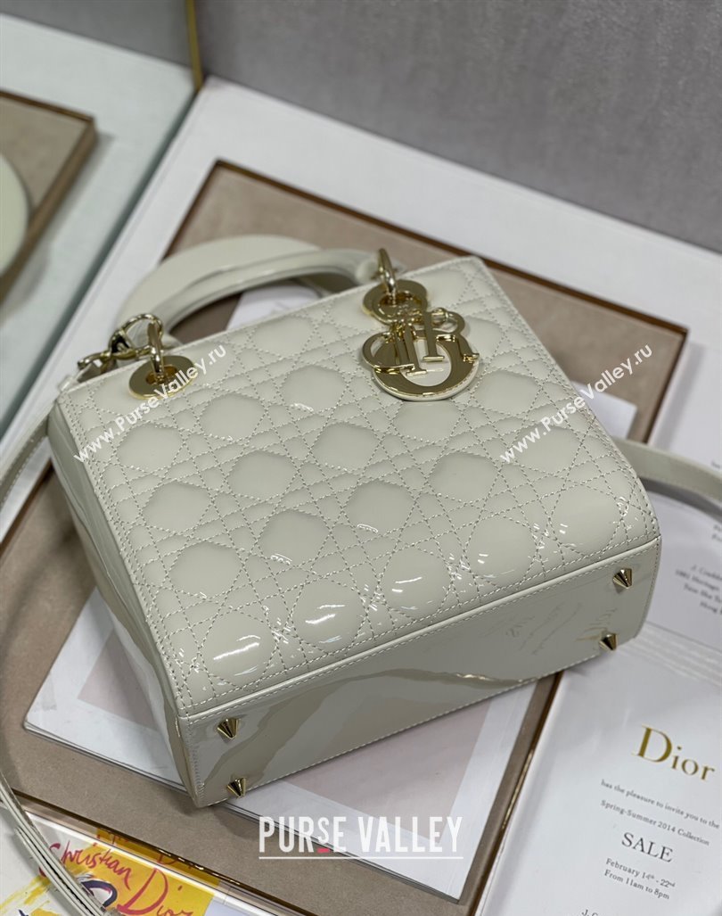 Dior Medium Lady Dior Bag in Cannage Patent Leather 44532 White/Gold 2024 (DMZ-24041626)