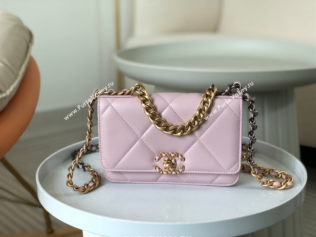 Chanel 19 Wallet On Chain WOC Bag in Lambskin AP3267 Pink/Gold 2024 (SM-24060407)