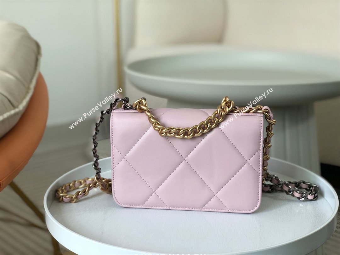 Chanel 19 Wallet On Chain WOC Bag in Lambskin AP3267 Pink/Gold 2024 (SM-24060407)