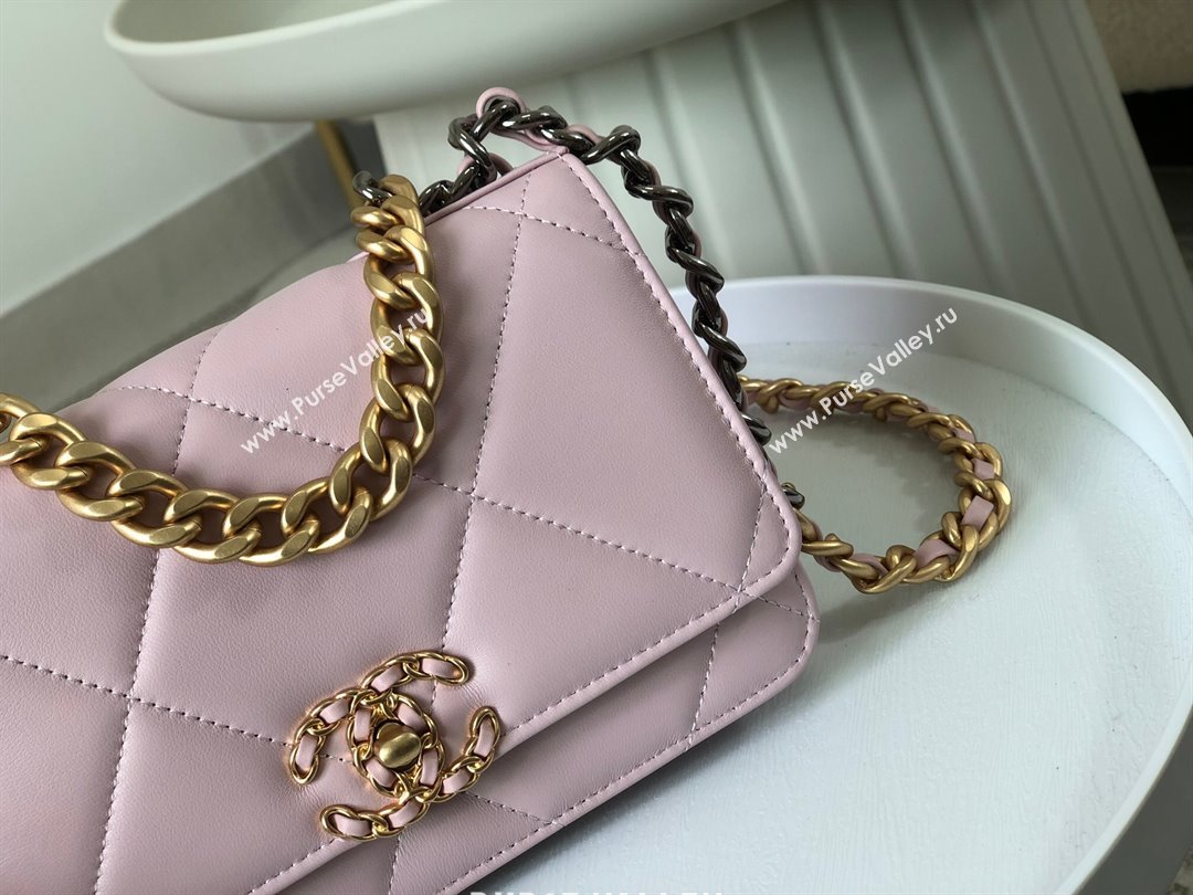 Chanel 19 Wallet On Chain WOC Bag in Lambskin AP3267 Pink/Gold 2024 (SM-24060407)