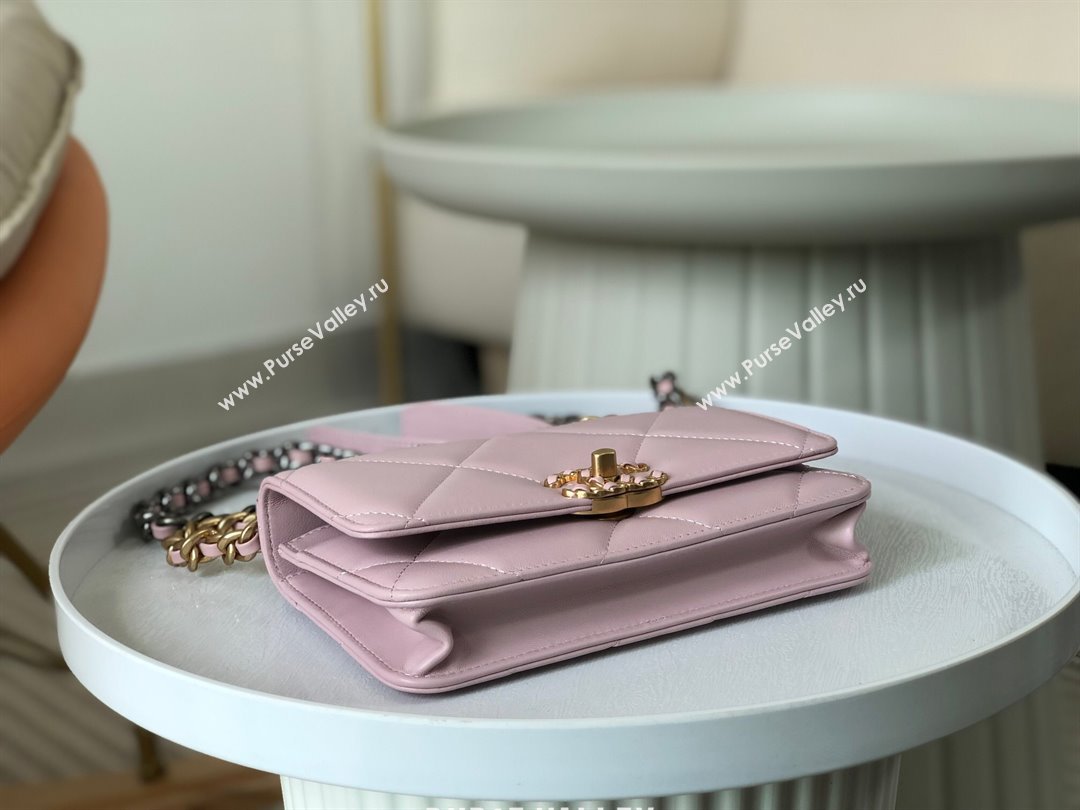 Chanel 19 Wallet On Chain WOC Bag in Lambskin AP3267 Pink/Gold 2024 (SM-24060407)