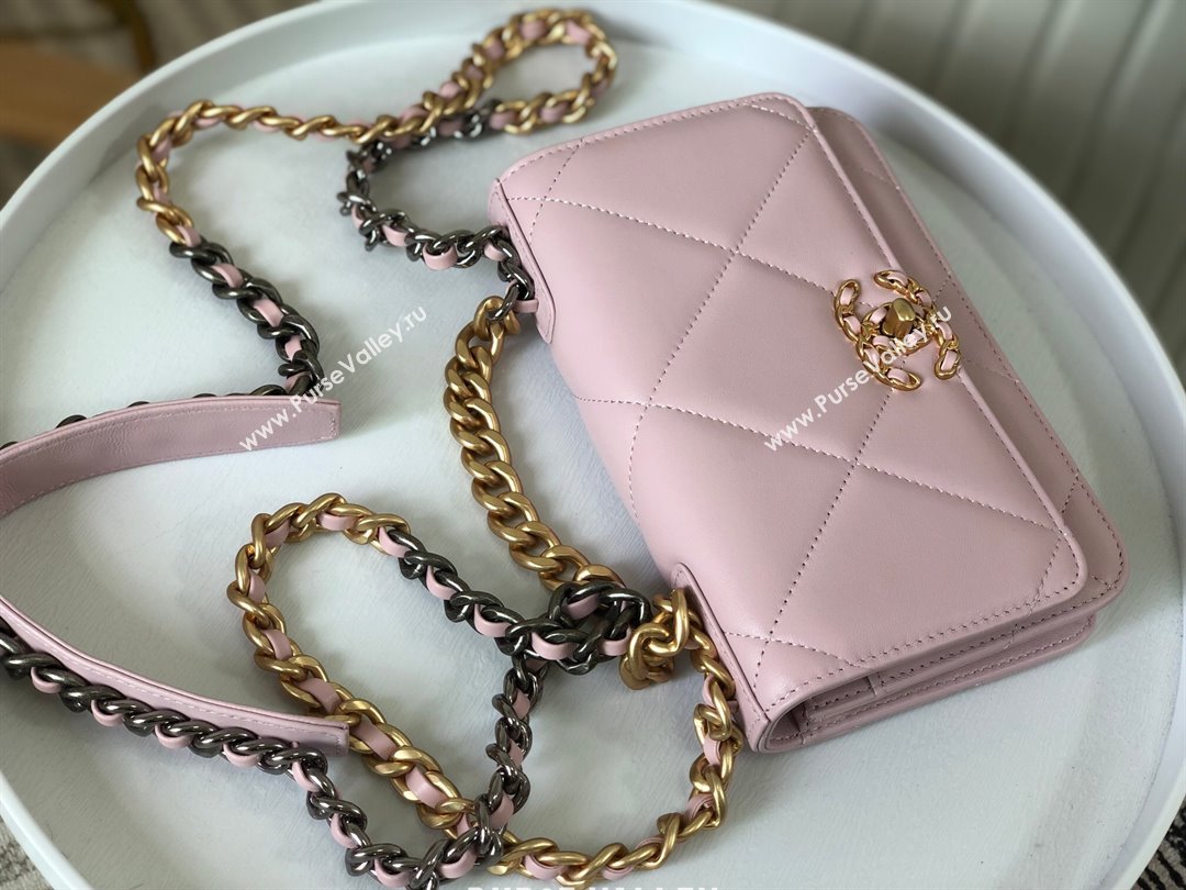 Chanel 19 Wallet On Chain WOC Bag in Lambskin AP3267 Pink/Gold 2024 (SM-24060407)