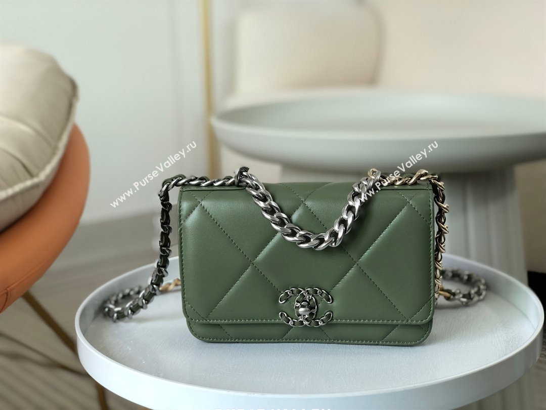 Chanel 19 Wallet On Chain WOC Bag in Lambskin AP3267 Green/Silver 2024 (SM-24060410)