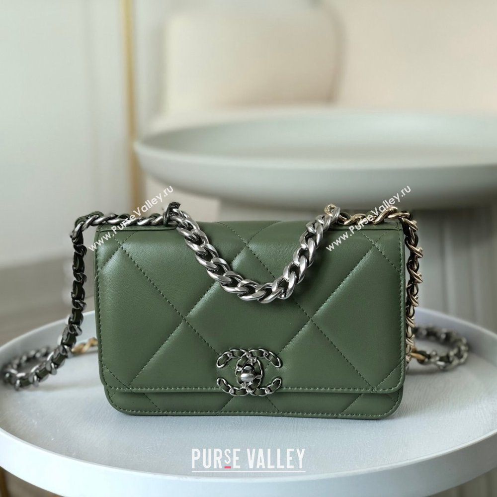 Chanel 19 Wallet On Chain WOC Bag in Lambskin AP3267 Green/Silver 2024 (SM-24060410)