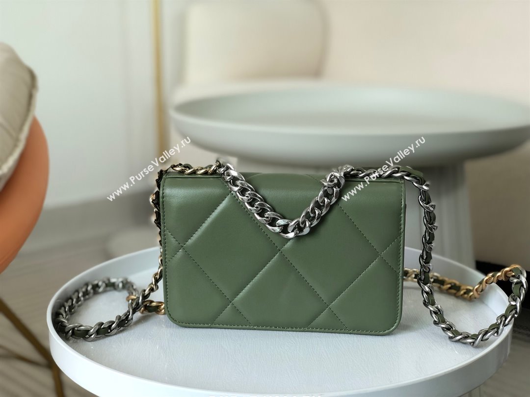 Chanel 19 Wallet On Chain WOC Bag in Lambskin AP3267 Green/Silver 2024 (SM-24060410)