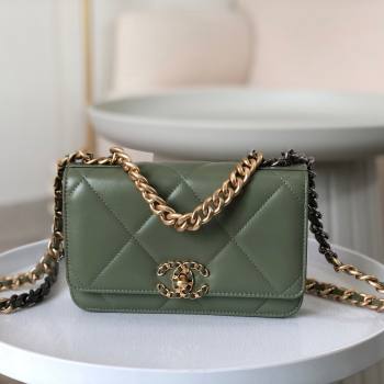 Chanel 19 Wallet On Chain WOC Bag in Lambskin AP3267 Green/Gold 2024 (SM-24060409)
