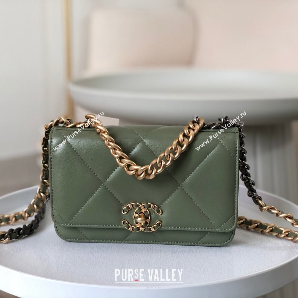 Chanel 19 Wallet On Chain WOC Bag in Lambskin AP3267 Green/Gold 2024 (SM-24060409)