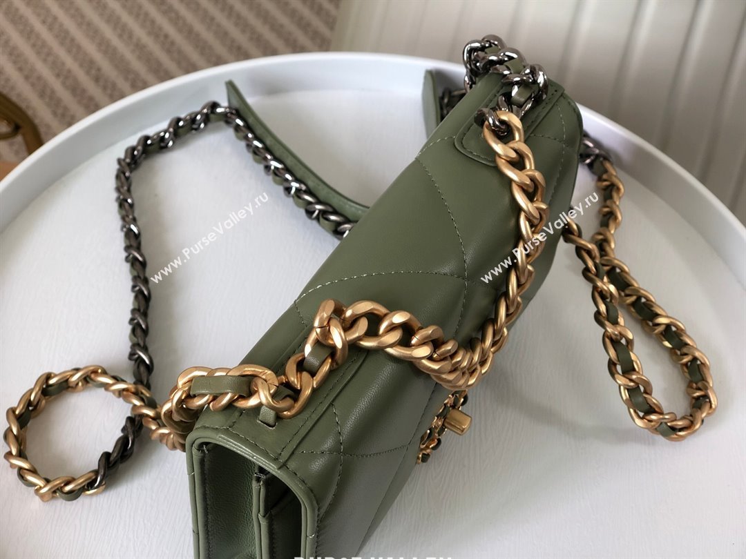 Chanel 19 Wallet On Chain WOC Bag in Lambskin AP3267 Green/Gold 2024 (SM-24060409)