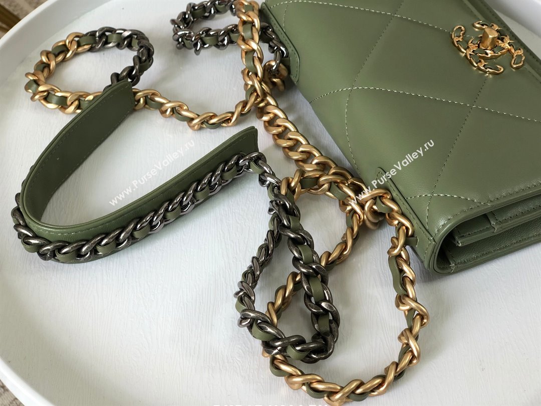 Chanel 19 Wallet On Chain WOC Bag in Lambskin AP3267 Green/Gold 2024 (SM-24060409)