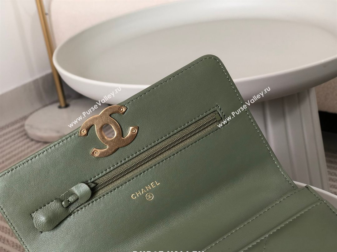 Chanel 19 Wallet On Chain WOC Bag in Lambskin AP3267 Green/Gold 2024 (SM-24060409)