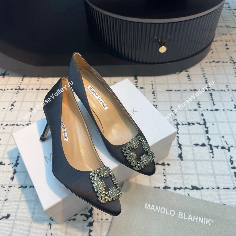 Manolo Blahnik Hangisi Satin Pumps 7cm with Strass Buckle Black 2024 1225 (KL-241225019)